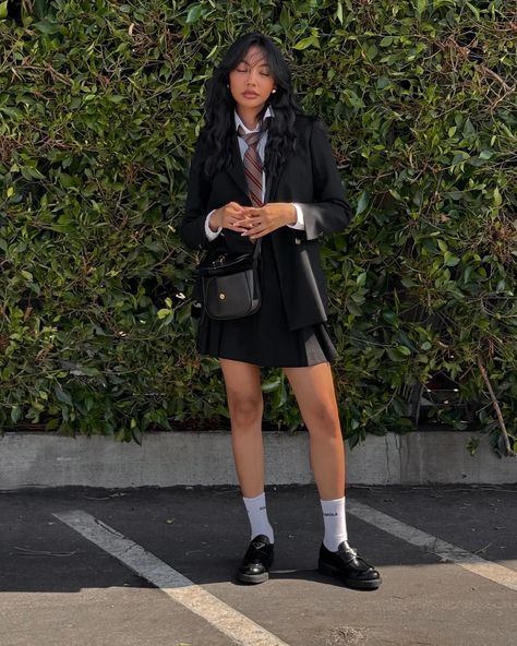 Careful B, looks like there’s a new queen in town xoxo Asia Jackson Outfits, Asia Jackson, Inverted Triangle, College Senior, Fire Fits, Find Your Style, Fitness Inspo, Queen