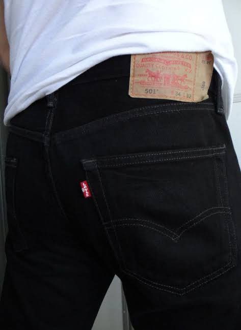 Jean Levis, Biker Wear, Mens Designer Jeans, Latest Clothes For Men, Levis Outfit, Men Stuff, Levis Pants, Levi’s Jeans, Denim Jeans Men