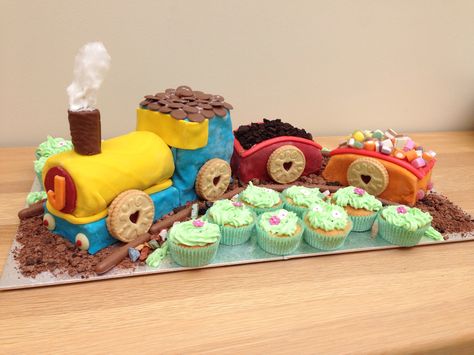 Train cake (no tutorial) chocolate cake and Swiss roll engine with Victoria sponge carriages Xmas Scenes, Chocolate Swiss Roll, Train Birthday Cake, Thomas The Train Party, Decorating Frosting, Swiss Roll Cake, Thomas Birthday, Train Cake, Train Theme