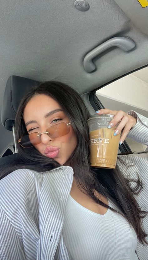 Coffee Selfie, Photo Editing Apps Iphone, Selfie Tips, Gym Fits, Photo Editing Apps, Classy Aesthetic, Selfie Ideas Instagram, Girl Tips, Summer Photos