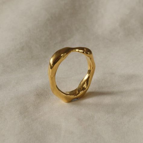 This wiggly ring is charmingly organic and a nod to the unfurling shapes in nature. Recycled gold wedding band, perfect for the tree lover. Each one is made by hand and unique for you. Finished with a high polish and features a silky smooth surface that's tactile and comforting to hold. Free consultation: Book a free ,no-obligation consultation directly with Emma to discuss your wedding ring options and any queries you may have. This cna be done via zoom, telephone or in person. Just drop us a l Organic Shaped Jewelry, Organic Shaped Rings, Organic Ring Designs, Recycled Gold Wedding Ring, Organic Gold Ring, Organic Wedding Ring, Shapes In Nature, Cast Rings, Ethical Wedding