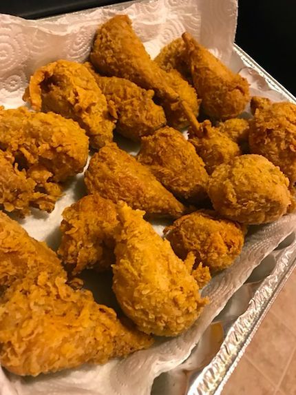 Vegan Cookout, Vegan Seafood, Chicken Delight, Vegan Meat Recipe, Vegetarian Meat, Vegan Fried Chicken, Vegan Soul Food, Chicken Mcnuggets, Vegan Fries