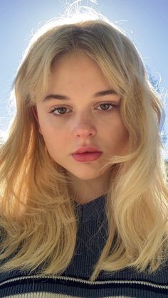 Emily Alyn Lind Height, Weight, Age, Birthday, Ethnicity, Religion, Biography, Body Measurements, Shoe size, Dress size, Eye, Hair, Wiki Emily Lynd, Emily Lind, Audrey Hope, Amanda Clarke, Emily Alyn Lind, Natalie Alyn Lind, Gossip Girl Reboot, Celebrity Facts, Medical Drama