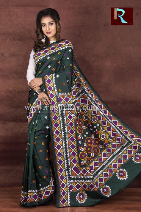 https://flic.kr/p/2ceHFxv | Gujrati Stitch Saree | Bottle Green Gujrati Stitch work on Blended Silk Saree   Specification :   Blouse piece : Yes   Length : 6.3 m Sada Work Blouse, Kachhi Work Blouse, Kutchi Work Blouse, Kachhi Work, Kutch Work Saree, Kutchi Embroidery, Handwork Saree, Sindhi Embroidery, Kutchi Work