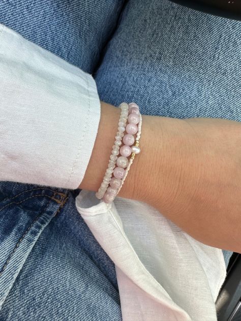 Big Beaded Bracelets, Bracelet Aesthetic, Valentines Bracelets, Bracelet Accessories, Diy Bracelets Patterns, Classy Photography, Simple Bracelets, Artistic Hair, Accessories Fashion