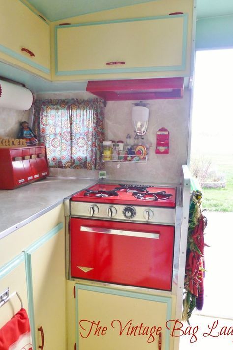 Vintage trailer interior - yellow, red and turquoise please Vintage Trailer Remodel, Vintage Trailer Interior, Vintage Camper Interior, Chuck Box, Trailer Interior, Retro Caravan, Vintage Rv, Living Vintage, Vintage Campers Trailers