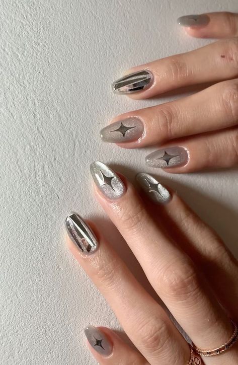 Firework Nail Art, Firework Nails, Silver Nail Designs, Silver Nail Art, Eye Nails, Silver Nail, Chrome Nail, Metallic Nails, Cat Eye Nails