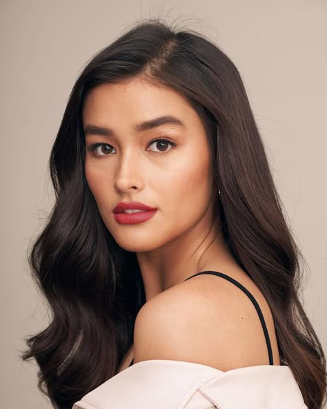 Day Makeup Looks, Liza Soberano, Valentines Day Makeup, Face Drawing Reference, Wedding Hair Makeup, Day Makeup, Bride Makeup, Bridal Hair And Makeup, Asian Hair