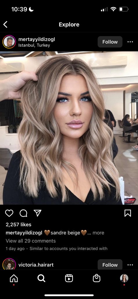 Softer Blonde Hair, Hair For Pink Undertone Skin, Straight Hair With Blonde Highlights, Hair For Cool Toned Skin, Cool Toned Bronde Haircolor, Dark Blonde With Lowlights, Shoulder Length Blonde Hair Balayage, Muted Blonde Hair, Blonde To Light Brown Before And After