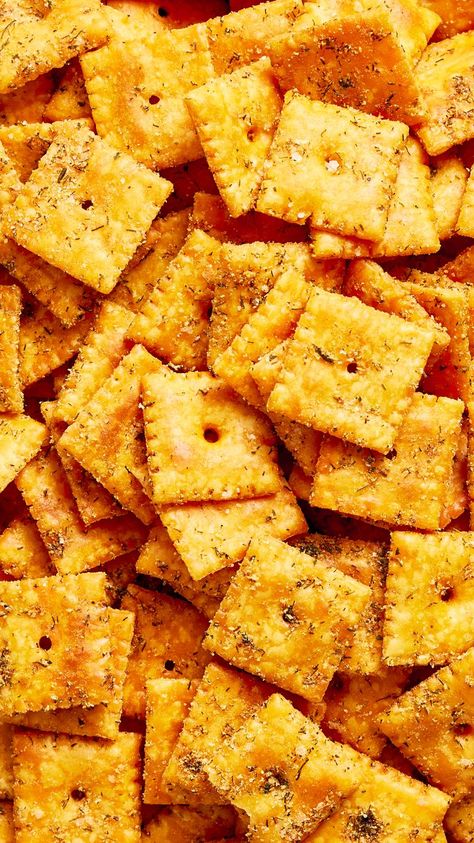 Ranch-Cheese Crackers Ranch Cheese Its, Cheesit Crackers, Cracker Recipes Seasoned, Southern Cheese Crackers, Cheese It Crackers, Munchie Snacks, Tapas Ideas, Ranch Crackers, Cheese Its