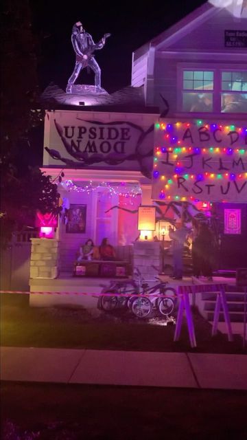 Stranger Things Porch Decor, Halloween Themes 2023, Stranger Things Home Decor, Stranger Things Outside Decor, Stranger Things House Decor, Stranger Things Halloween House, Stranger Things Halloween Decorations Diy, Stranger Things Halloween Decorations Outdoor, Halloween Stranger Things Decorations