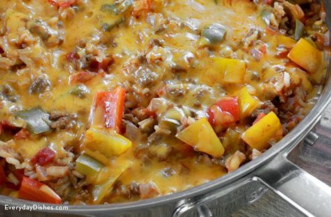 Make a one pot wonder that’ll feed the entire tribe! This lazy stuffed peppers recipe is plate-lickin’ good and will satisfy your hunger big time! Lazy Stuffed Peppers, Stuffed Peppers Recipe, Peppers Recipes, Beef Dishes, Dish Recipes, Ground Beef Recipes, Main Dish Recipes, One Pot, Soul Food