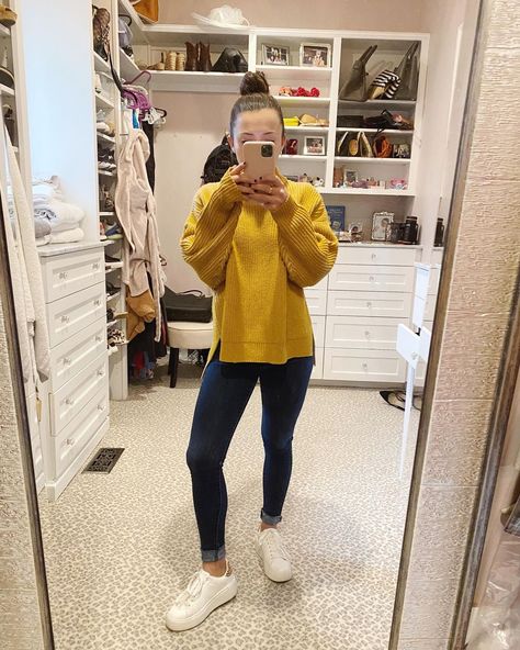 @life__as__lo on Instagram: “I usually never wear yellow but this sweater is so comfy! It looks cute paired with skinny jeans and sneakers. Also.. are skinny jeans…” Oversized Crewneck Outfit, Jeans And Sweatshirt, Crewneck Outfit, Oversized Crewneck, Crew Neck, Shop My, Yellow, Sweatshirts, Sneakers