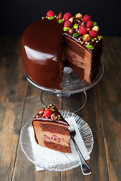 Chocolate Mirror Glaze Recipe, Mirror Glaze Recipe, Chocolate Mirror Glaze, Chocolate Mousse Cake Recipe, Mirror Glaze Cake Recipes, Glaze For Cake, Mirror Glaze Cake, Mirror Cake, Chocolate Mousse Recipe