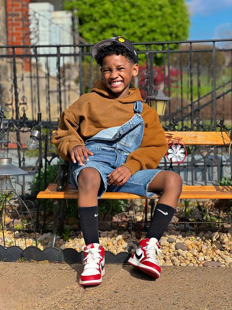 80s Kids Outfits Boys, Kids Decade Day Outfits Boys, Kids 90s Outfit Ideas Boys, Streetwear Boys Outfit, Preschool Fashion, School Picture Outfits, Throwback Thursday Outfits, Decades Day Outfits, Boys School Outfits