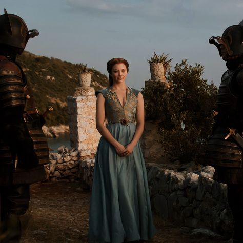 Margery Tyrell Dress, Margaery Tyrell Dress, Tyrell Dress, Lady Margaery, Fashionable Characters, Margery Tyrell, Game Of Thrones Show, House Tyrell, Drama Aesthetic