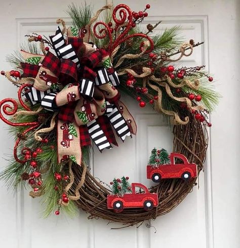 Wreaths Diy Christmas, Fete Saint Patrick, Christmas Decorations Wreaths, Xmas Wreaths, Style Winter, Christmas Decorations Rustic, Wreath Designs, Christmas Wreaths Diy, Red Truck