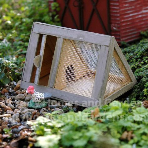 Fairy Objects, Miniature Chicken Coop, Mini Creatures, Miniature Farm, Fairies Garden, Portable Chicken Coop, Fairy Homes, Coop Design, Best Chicken Coop