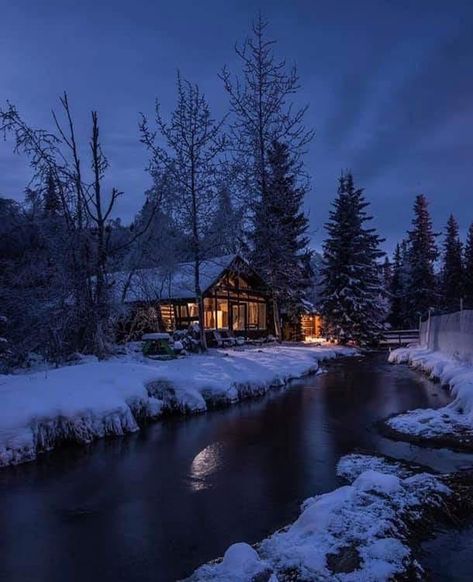 Snow Cabin, A Cabin In The Woods, Log Houses, Night Anime, Decor Paintings, Homes Exterior, Winter Cabin, A Cabin, Cabin In The Woods