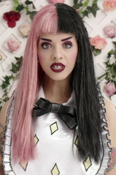 Melanie Martinez - Soap Melanie Martinez Hair, Melanie Martinez Soap, Soap Melanie Martinez, Meline Martinez, Pink And Black Hair, Choppy Bangs, Steal Her Style, Estilo Taylor Swift, Split Hair