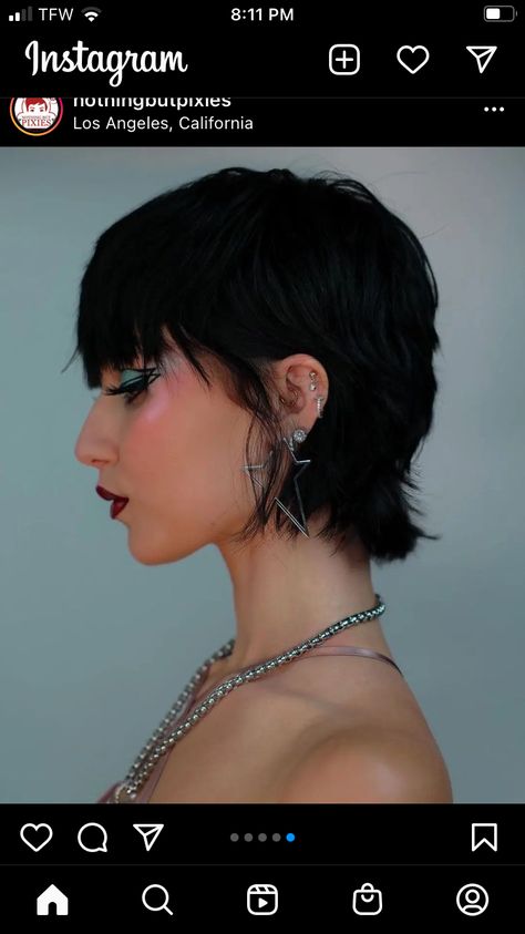 Mullet Hairstyle Women Black Hair, Lady Mullet Short, Bob Mullet Women, Short Pixie Mullet Haircut For Women, Mullet To Bob, Straight Pixie Mullet, Short Womens Mullets, Feminine Short Mullet, Short Modern Mullet Women