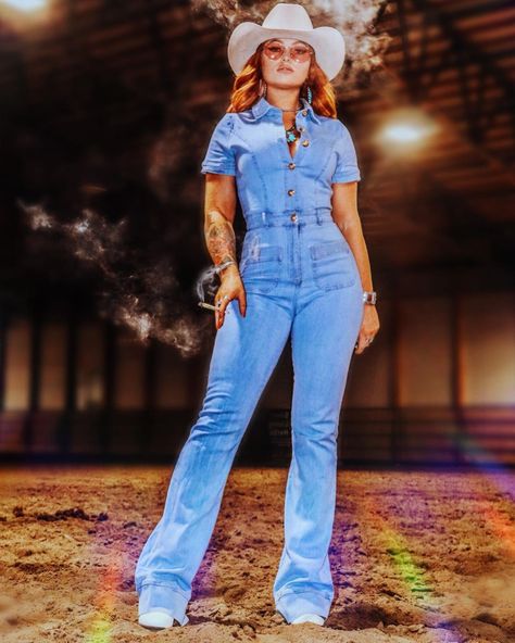 Jean Jumpsuit Western Outfit, Western Outfits Women Jumpsuit, Denim Jumpsuit Family Photos, Western Denim Jumpsuit, Western Denim Jumpsuit Outfit, Denim Western Outfits Women, Rodeo Outfit Jeans, Wide Leg Denim Jumpsuit, Western Jumpsuit Outfit