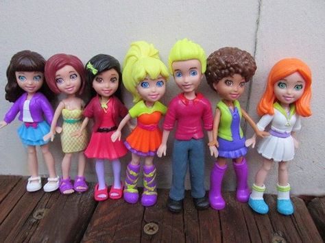 Polly Pocket dolls Elsa's Dresses, 2000s Disney Shows, Polly Pocket 2000, Baby Play House, Polly Pocket World, 2000s Disney, A High Ponytail, Alcohol Cake, Poly Pocket