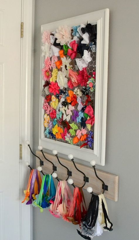 Homemade Hair Bow Holder, Hair Bows Organizer Ideas, Clip Bow Storage, Headband And Bow Organizer, Diy Hair Organizer Storage, Headband Organization Ideas, Baby Headband Organizer, Diy Clip Bow Holder, Hair Assesories Organizer Diy