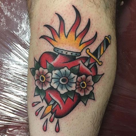 Scared Heart, Trad Flash, Sacred Heart Tattoo, Traditional Heart Tattoos, Tato Tradisional, Sacred Tattoo, Sacred Heart Tattoos, Custom Tattoos, Tattoo Old School