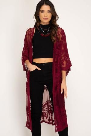 Long Lace Kimono Outfit, Lace Kimono Outfit Fall, Lace Kimono Outfit, Red Kimono Outfit, Look Kimono, Kimono Floral, Crochet Cardigan Free, Kimono Outfit, Beach Kimono