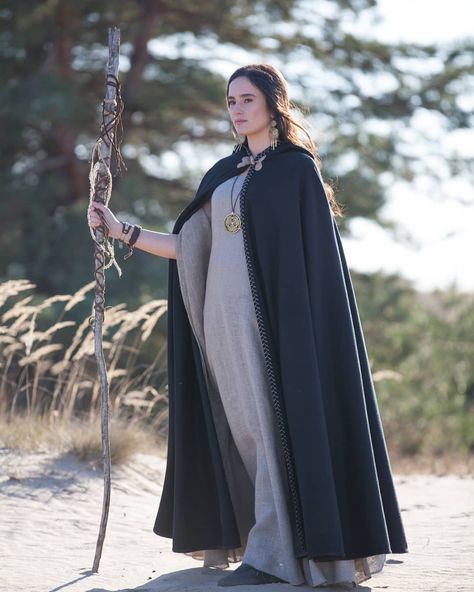 Image may contain: 1 person, standing and outdoor Fantasy Cloak Aesthetic, Cloak Poses, Cloak Character Design, Cloak Outfit, Wool Cloak, Long Cloak, Arte Viking, Medieval Cloak, Black Cloak