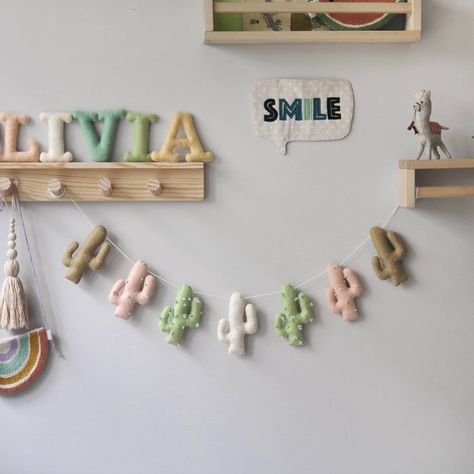 Garland Inspiration, Boho Style Nursery, Boho Garland, Felt Cactus, Diy Baby Room Decor, Nursery Garland, Nice Baby, Crib Toys, Felt Banner