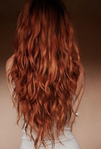 Wavy Beach Hair, Red Hair Inspo, Red Curly Hair, Ginger Hair Color, Long Red Hair, Peinados Fáciles Para Cabello Corto, Auburn Hair, Long Layered Hair, Hair Inspiration Color