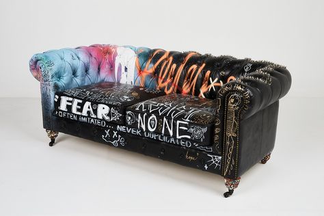 Graffiti Furniture, Ruangan Studio, Deco Originale, Funky Furniture, Cool Ideas, Distressed Leather, Aesthetic Room Decor, Aesthetic Room, 인테리어 디자인