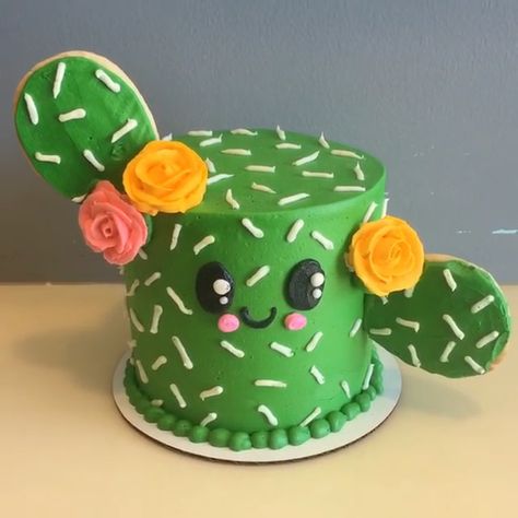 How cute is this Cactus🌵 Cake! This is a two in one! The main part of the cactus is cake and the arms are sugar cookies! Try adding Green Tinker Dust™ to make this Kawaii Cake shimmer and shine✨.  📹:thehayleycakes Kue Fondant, Luau Party Food, Cactus Indoor, Kawaii Cake, Edible Glitter Dust, Cactus Cake, Garden Cactus, Spongebob Birthday Party, Indoor Cactus