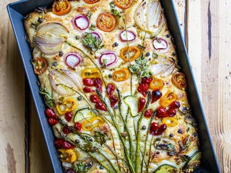 Garden Focaccia Art Garden Focaccia, Focaccia Dough, Focaccia Art, Homemade Focaccia Bread, Bread Toppings, Focaccia Bread Recipe, Pizza Art, Sweet Bell Peppers, Bread Art