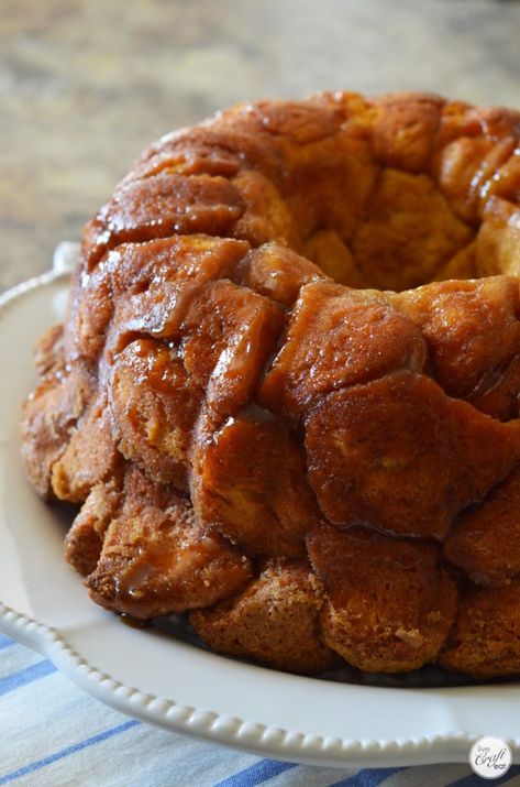 Easy Monkey Bread Recipe | Live Craft Eat Overnight Monkey Bread, Monkey Balls, Monkey Bread Recipe Easy, Monkey Ball, Easy Monkey Bread, Monkey Bread Recipe, Ball Cake, Clam Recipes, 5 Ingredient Recipes