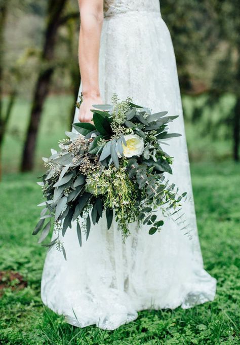 Bridal Bouquet With Greenery, Bouquet With Greenery, Greenery Wedding Bouquet, Cheap Wedding Flowers, Top Wedding Trends, Bouquet Bride, Flowers And Greenery, Bridal Musings, Ceremony Ideas