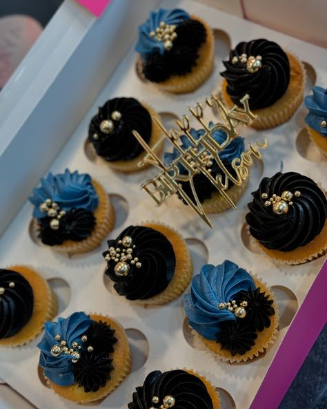 Black and blue for Nelson 🖤💙 #cupcakes #cupcakedecorating #cupcakesofinstagram #cakealicious #cakedecorating #ganache #felthamcupcakes #felthamcakes #tortylondyn #tortylondynzachodni #acrylicgoldtopper #acrylicgoldcakecharm #cakecharm #americanbutrercream Navy Blue Cupcakes With Gold, Navy Blue Cupcakes, Blue And Gold Cupcakes, Diamond Cake, Black Cupcakes, Gold Cupcakes, Blue Cupcakes, Denim And Diamonds, Gold Cake