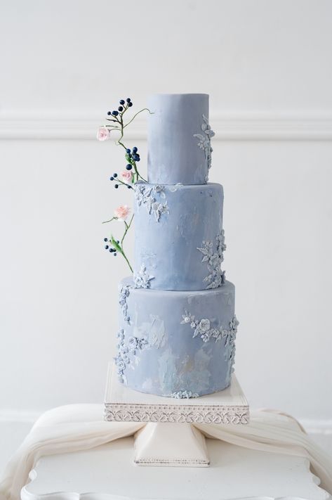 Something Blue Wedding Cake & Dessert Inspiration - Bridal Musings Wedding Cake Centerpieces, Blue Wedding Cake, Cake With Flowers, Spring Wedding Cake, Pretty Wedding Cakes, Beautiful Cake Stands, Fresh Flower Cake, Chocolate Wedding Cake, Wedding Cakes Blue