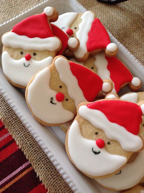 Santa Cookies Decorated, Santa Claus Cookies, Lime Desserts, Cute Christmas Cookies, Christmas Cookies Gift, Santa Cookie, Christmas Baking Recipes, Christmas Cookies Easy, Easy Sugar Cookies