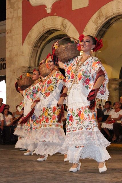 Folklorico Dresses, Outfit Mexicano, Ballet Folklorico, Latino Art, Mexican Culture Art, Mexican Outfit, Culture Clothing, Culture Club, Folk Dance