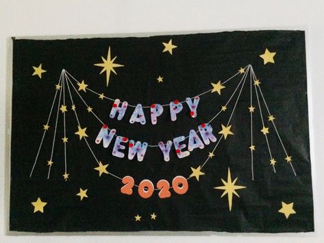 Happy New Year Board Decoration Ideas For School, New Year Bulliten Board, Happy New Year Chart For School, New Year Display Boards, Happy New Year Classroom Door Ideas, Happy New Year Bulletin Board Ideas, New Years Classroom Decorations, New Years Board Ideas, New Year Board Decorations For School