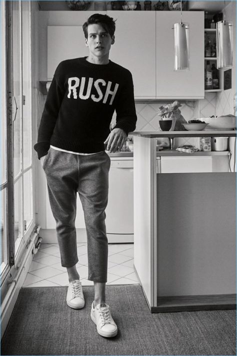 Appearing in a black and white photo, Simon van Meervenne wears a 'RUSH' sweater with cropped trousers by Zadig & Voltaire. Simon Van Meervenne, Zadig And Voltaire, Cropped Trousers, Fashion 2017, Mens Trousers, Men's Collection, Male Models, Male Model, Mens Summer