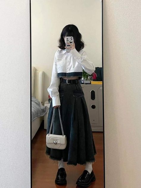 Skirt Outfit Inspo Aesthetic, Modest Christian Clothing, Skirts Elegant, Slytherin Fashion, Teen Fashion Trends, Fluffy Skirt, Outfit Inspo Casual, Everyday Fashion Outfits, Jeans Skirt