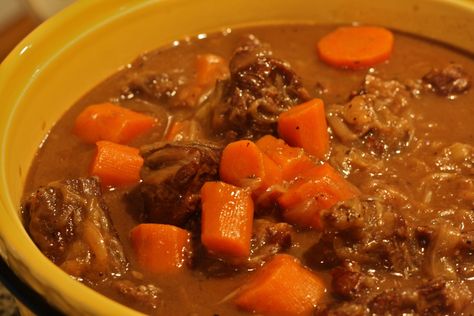 simple beef bourguignon Easy Beef Bourguignon, Spain Recipes, Quick Ground Beef Recipes, Easy Spanish Recipes, Ground Beef Stroganoff, Leftover Beef, Drinks Ideas, Macaroni Recipes, Hamburger Meat Recipes