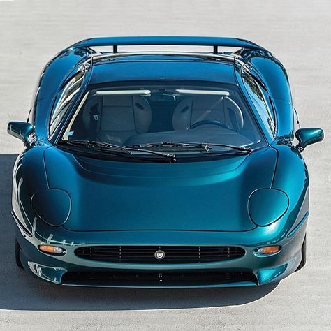 Xj220 Jaguar, Jaguar Xj40, Jaguar Xj220, Jaguar Cars, Bmw Wheels, Dream Car Garage, Classic Race Cars, Cars Racing, Aesthetic Car