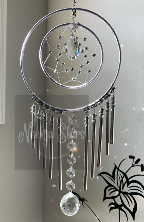 Homemade Wind Chimes, Small Suncatchers, Wind Charms, Unique Dream Catcher, Diy Cd, Wind Charm, Windchimes Diy, Suncatchers Diy, Crystal Suncatchers Diy