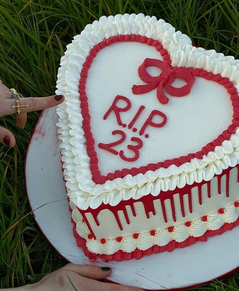 23 Birthday Cake, 24th Birthday Cake, Horror Cake, Alice Pagani, Ugly Cakes, 20 Birthday Cake, Red Birthday Party, Birthday Ideas For Her, Funny Birthday Cakes