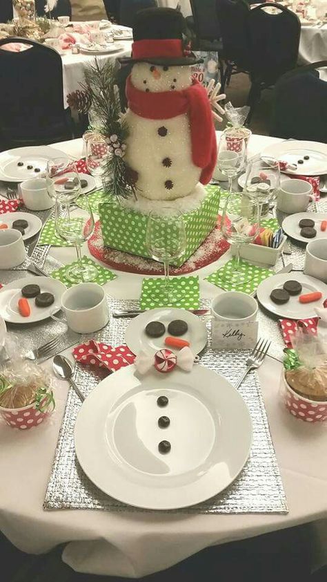 Snowman Christmas Theme, Snowman Centerpieces, Snowman Party Decorations, Snowman Christmas Party, Snowman Centerpiece Ideas Table, Snowman Table Decorations, Snowman Themed Christmas Party, Snowman Tablescape, Snowman Centerpiece Ideas